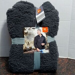 Royal Class Sherpa Quarter Zip Pullover...Size XL